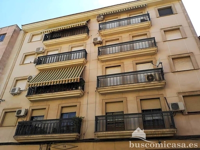 Alquiler Piso Linares. Piso de tres habitaciones en Calle Julio Burell. Buen estado segunda planta con balcón
