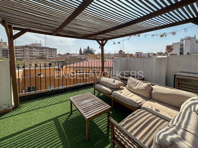 Alquiler Piso València. Piso de dos habitaciones en Calle de Encolom. Con terraza