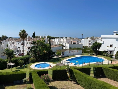 Apartamento en venta en El Paraiso, Estepona, Málaga