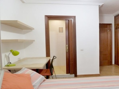 Habitaciones en C/ Buenavista, Oviedo por 235€ al mes