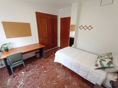 Habitaciones en C/ Párraga, Granada Capital por 350€ al mes