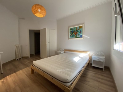Habitaciones en C/ Roger de Llúria, Barcelona Capital por 700€ al mes
