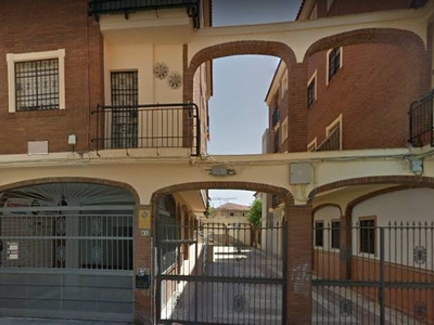 Venta Piso Córdoba. Piso de cuatro habitaciones en Calle Buenos Aires 6. Buen estado planta baja con terraza calefacción individual