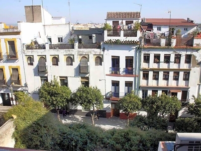 Venta Piso Córdoba. Piso de tres habitaciones en Plaza de Séneca. Primera planta con balcón