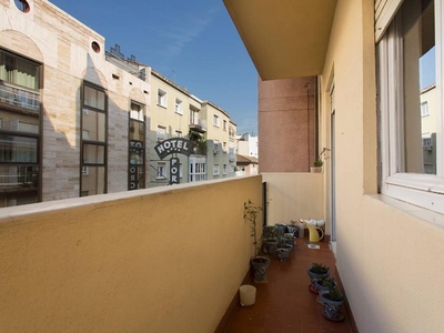 Venta Piso Granada. Piso de cuatro habitaciones en Pedro Antonio De Alarcon. Quinta planta con balcón