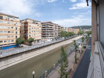 Venta Piso Granada. Piso de dos habitaciones en C. Ribera del Violón 5. Muy buen estado entreplanta con balcón