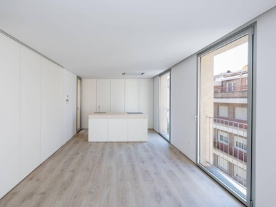 Venta Piso Granada. Piso de dos habitaciones en Calle Pintor Zuloaga 15. Primera planta con balcón