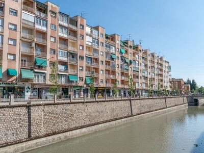 Venta Piso Granada. Piso de tres habitaciones en Ribera Del Violon 6. Primera planta con balcón