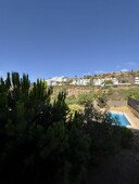 Casa adosada con 3 habitaciones amueblada con parking, piscina, calefacción, aire acondicionado y vistas a la montaña en Mijas