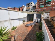 PISO DE 2 HABITACIONES CON TERRAZA Y BALCÓN