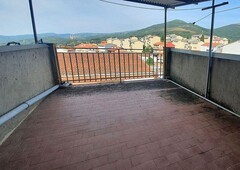 Piso en venta en Aldeanueva de la Vera de 3 habitaciones con terraza y balcón