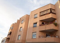 Venta de piso en Almuñecar de 3 habitaciones con terraza y balcón