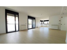 Venta de piso en Sarrià de Ter de 4 habitaciones con balcón y calefacción