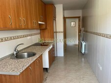 Venta de piso en Villanueva de la Vera de 2 habitaciones con terraza y garaje