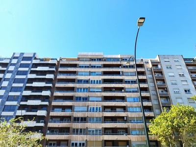 Alquiler de piso en avenida De Cesáreo Alierta de 4 habitaciones con terraza y garaje