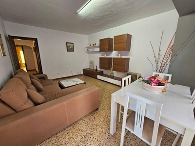 Alquiler Piso Lleida. Piso de tres habitaciones en Carrer Mestre Juan de Ávila. Con terraza