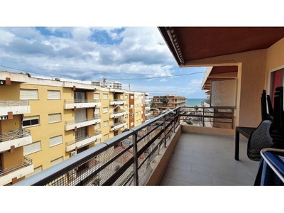 Apartamento con vistas al mar totalmente reformado situado en 2ª línea playa Daimús