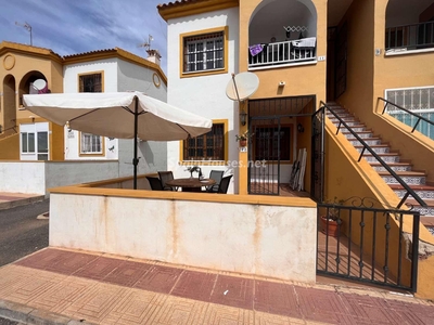 Apartamento bajo en venta en Playa Flamenca, Orihuela