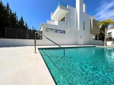 Casa adosada en venta en Guadalobón, Estepona