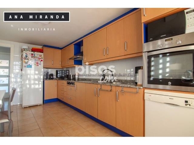 Casa adosada en venta en Plaza de la Fundación Pere Bas