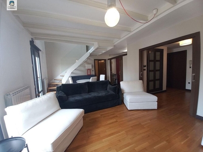 Dúplex en alquiler en Centro - Valladolid de 3 habitaciones con garaje y muebles