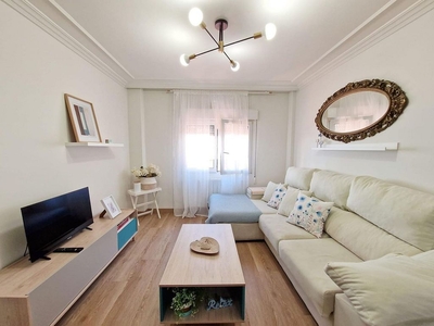 Piso en alquiler en Castilla - Hermida de 3 habitaciones con terraza y muebles