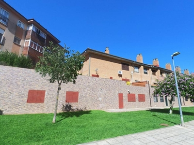 Venta Casa adosada en Zarza De Granadilla Plasencia. Con terraza 180 m²