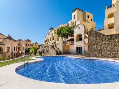 Venta de ático en Estepona Oeste - Valle Romano - Bahía Dorada de 2 habitaciones con terraza y piscina