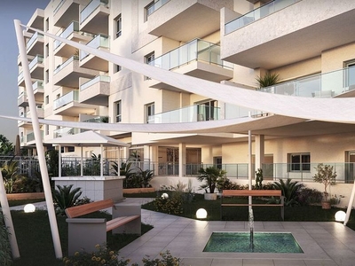 Venta de piso nuevo en calle San Carlos de 3 habitaciones con piscina y ascensor