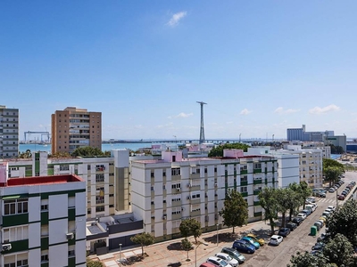 Venta Piso Cádiz. Piso de tres habitaciones Séptima planta