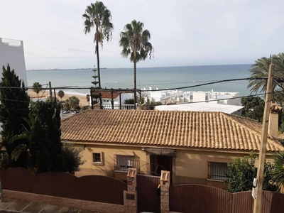 Venta Piso El Puerto de Santa María. Piso de dos habitaciones en Calle Ciruela 7. Muy buen estado cuarta planta con balcón