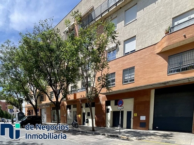 Venta Piso Sevilla. Piso de tres habitaciones en Calle Perafán de Rivera 3. Buen estado cuarta planta plaza de aparcamiento con terraza calefacción individual