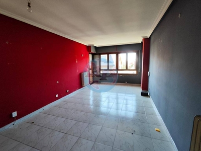 Venta Piso Villaquilambre. Piso de tres habitaciones Con terraza