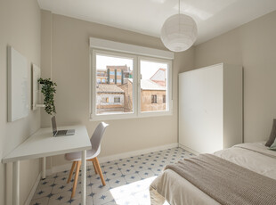 Habitación Individual en Calle de Tarragona 25