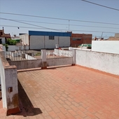Venta de casa con terraza en Dos Hermanas (Pueblo)