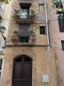 Estupenda casa a la venta en el casco histórico de Tarragona.
