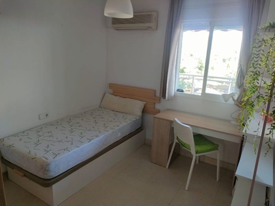 Habitaciones en Avda. Jorge Luis Borges, Málaga Capital por 450€ al mes