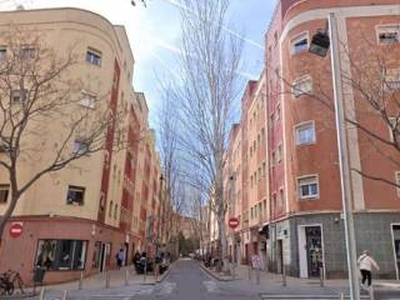 Piso de tres habitaciones Calle Cadi, El Turó de la Peira-Can Peguera, Barcelona