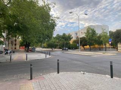 Piso de tres habitaciones Calle Alquimista, La Oliva-Polígono Sur, Sevilla