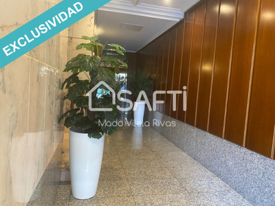 SAFTI VENDE PISO DE TRES HABITACIONES EN UNA QUINTA PLANTA CON ASCENSOR, GARAJE Y TRASTERO. EN AVD. DA FLORIDA EN VIGO.