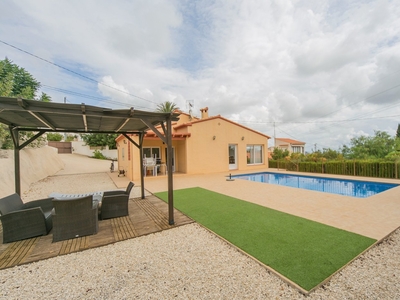 Alquiler de casa con piscina y terraza en Calpe (Calp), Cucarres