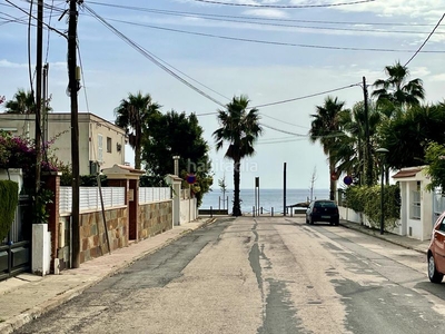 Casa adosada casa pareada esquinera a un paso de la playa en Cambrils