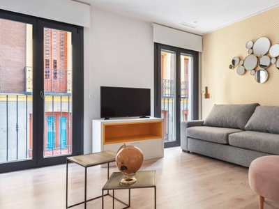 Apartamento de 2 dormitorios en alquiler en Sol, Madrid