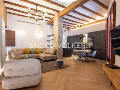 Piso de tres habitaciones 130 m², El Mercat, València
