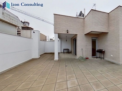 Alquiler de ático en Santa Cruz - Industria - Polígono Campollano de 3 habitaciones con terraza y garaje