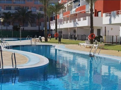 Alquiler de piso en Puerto Rey de 3 habitaciones con terraza y piscina
