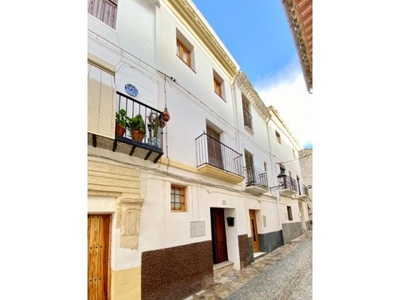 Amplia casa con terraza y patio en Alhama de Granada!
