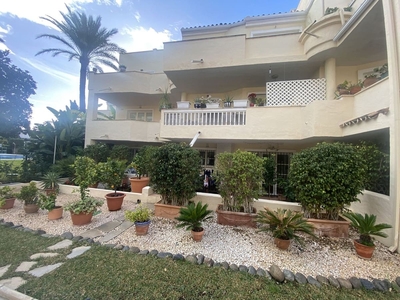 Apartamento en venta en El Paraiso, Estepona, Málaga