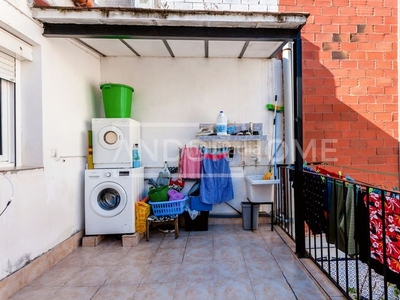 Casa adosada en venta en calle cerdanyola en Barcelona