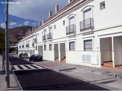 Casa adosada seminueva en Lobres (Granada)
